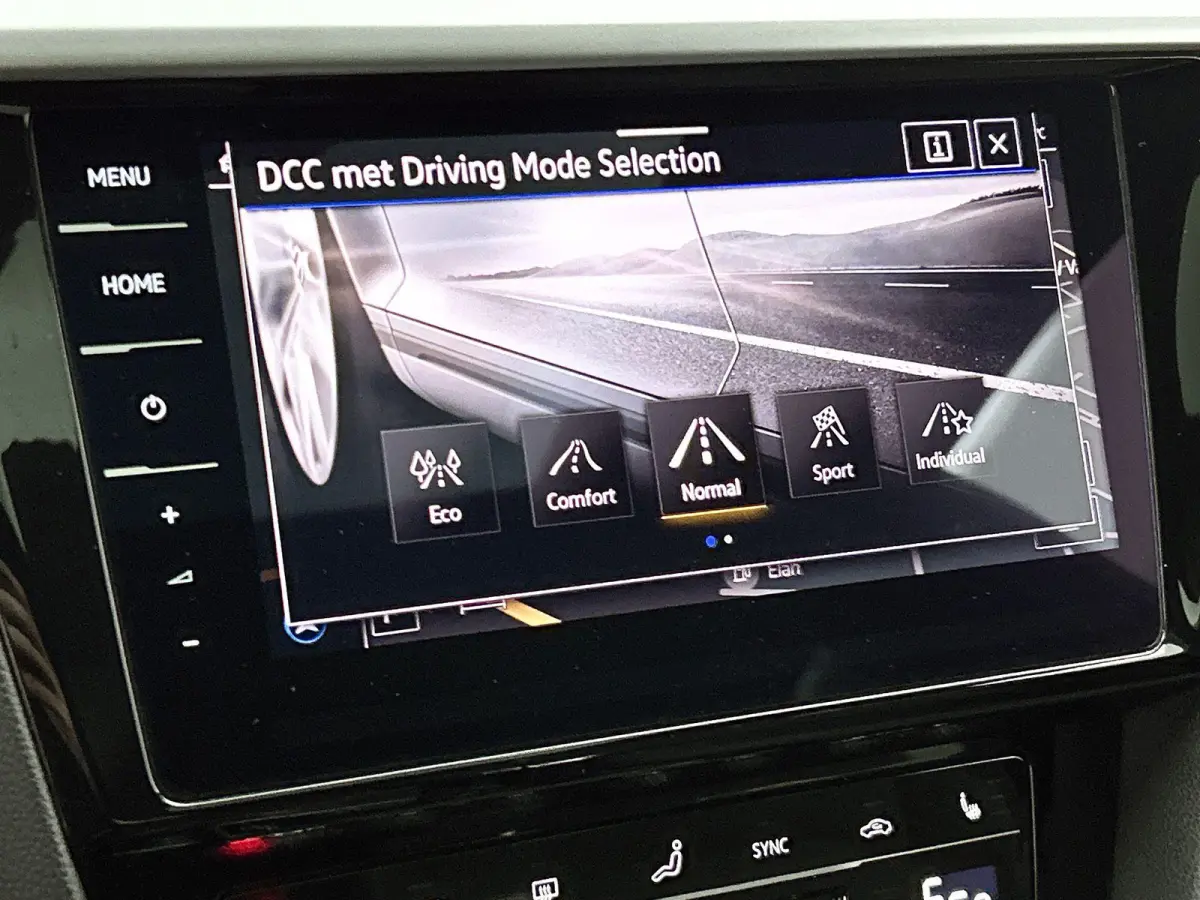 1.4 TSI eHybrid R-Line Business+ | Automaat | Trekhaak | Panorama dak | Stoel/stuurverwarming | Airco | 360 Camera | Navigatie |
