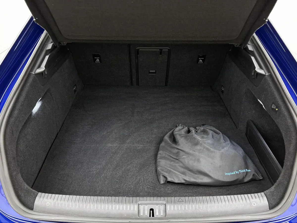 1.4 TSI eHybrid R-Line Business+ | Automaat | Trekhaak | Panorama dak | Stoel/stuurverwarming | Airco | 360 Camera | Navigatie |