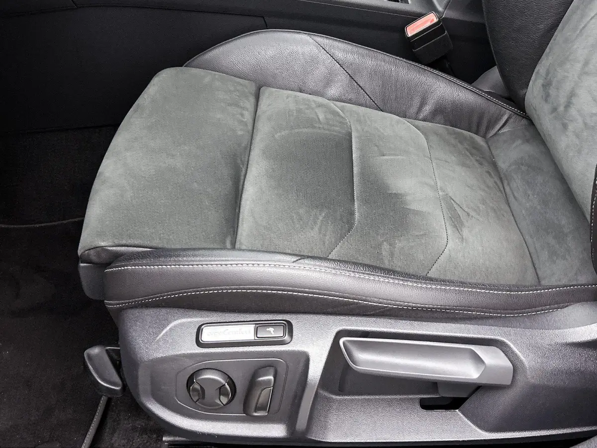 1.4 TSI eHybrid R-Line Business+ | Automaat | Trekhaak | Panorama dak | Stoel/stuurverwarming | Airco | 360 Camera | Navigatie |
