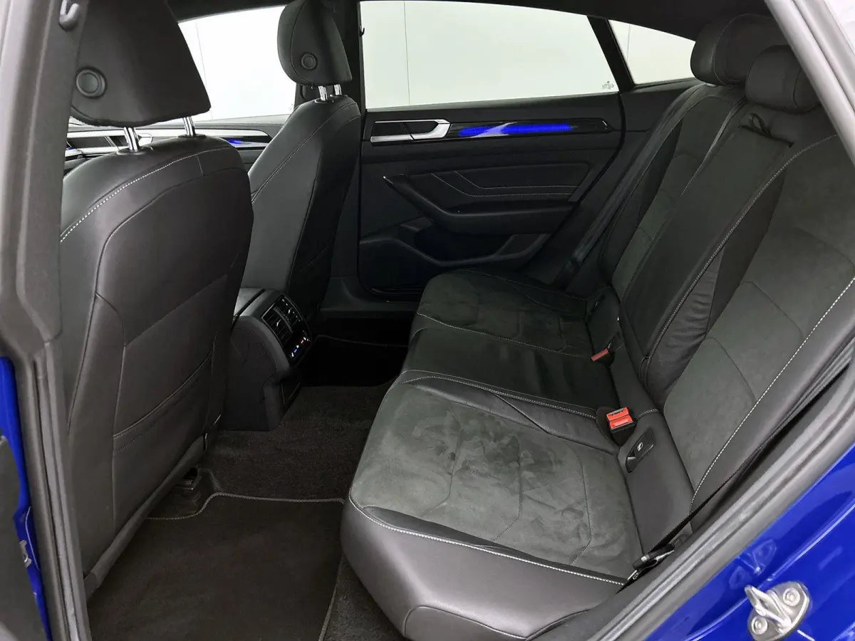 1.4 TSI eHybrid R-Line Business+ | Automaat | Trekhaak | Panorama dak | Stoel/stuurverwarming | Airco | 360 Camera | Navigatie |