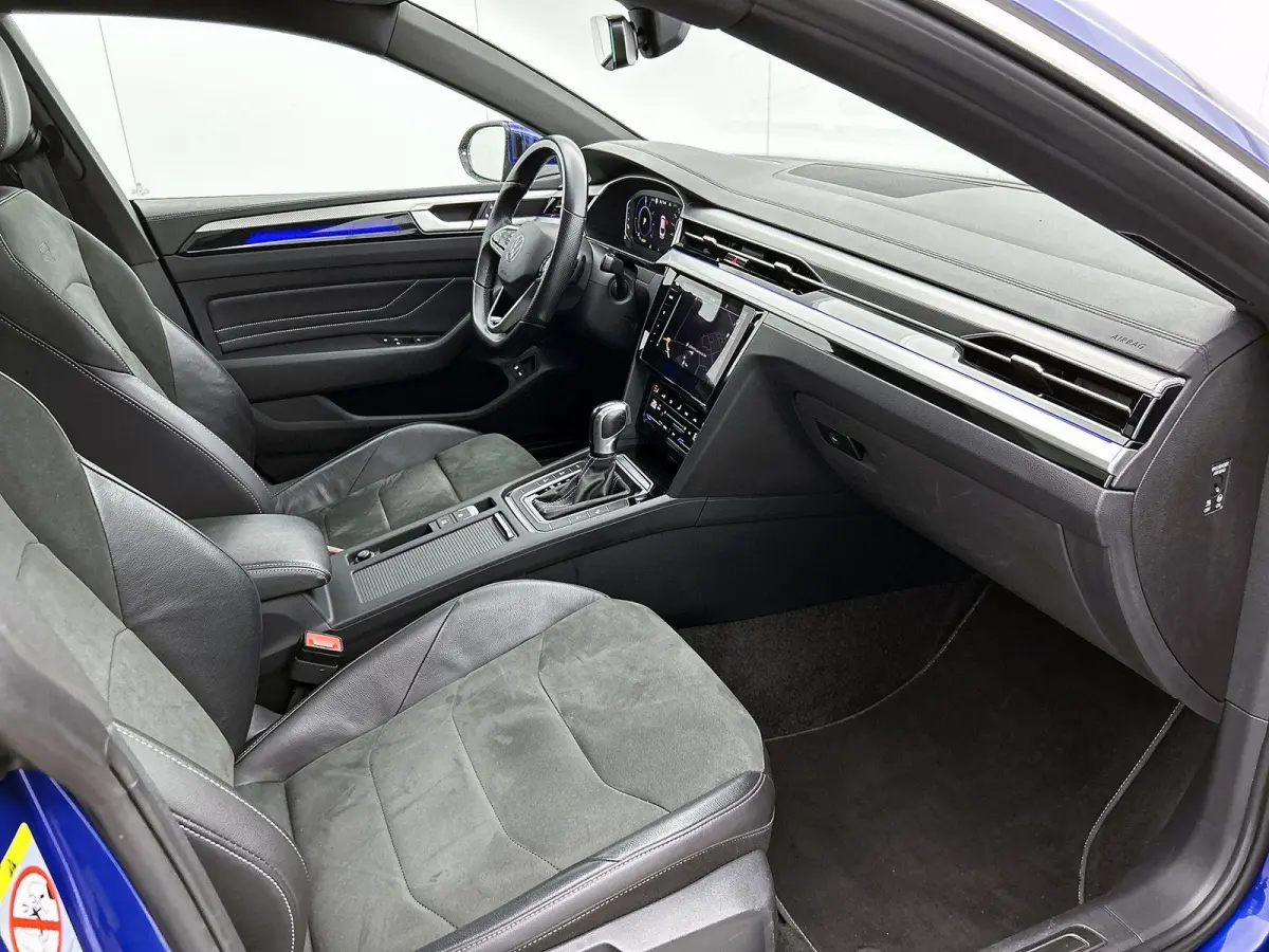 1.4 TSI eHybrid R-Line Business+ | Automaat | Trekhaak | Panorama dak | Stoel/stuurverwarming | Airco | 360 Camera | Navigatie |