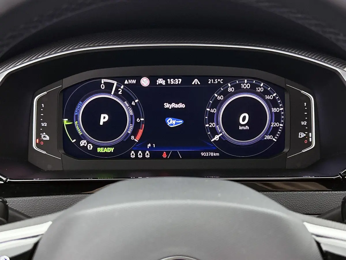 1.4 TSI eHybrid R-Line Business+ | Automaat | Trekhaak | Panorama dak | Stoel/stuurverwarming | Airco | 360 Camera | Navigatie |