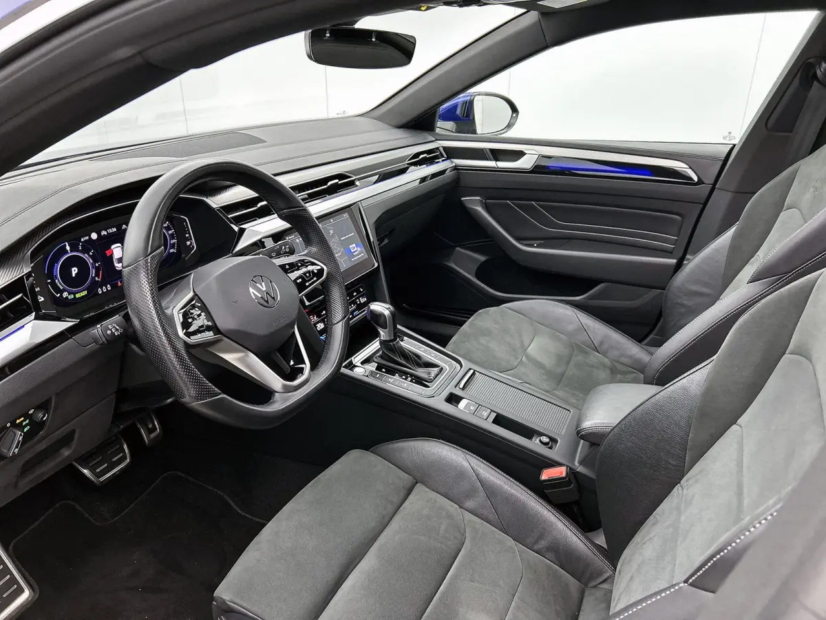 1.4 TSI eHybrid R-Line Business+ | Automaat | Trekhaak | Panorama dak | Stoel/stuurverwarming | Airco | 360 Camera | Navigatie |