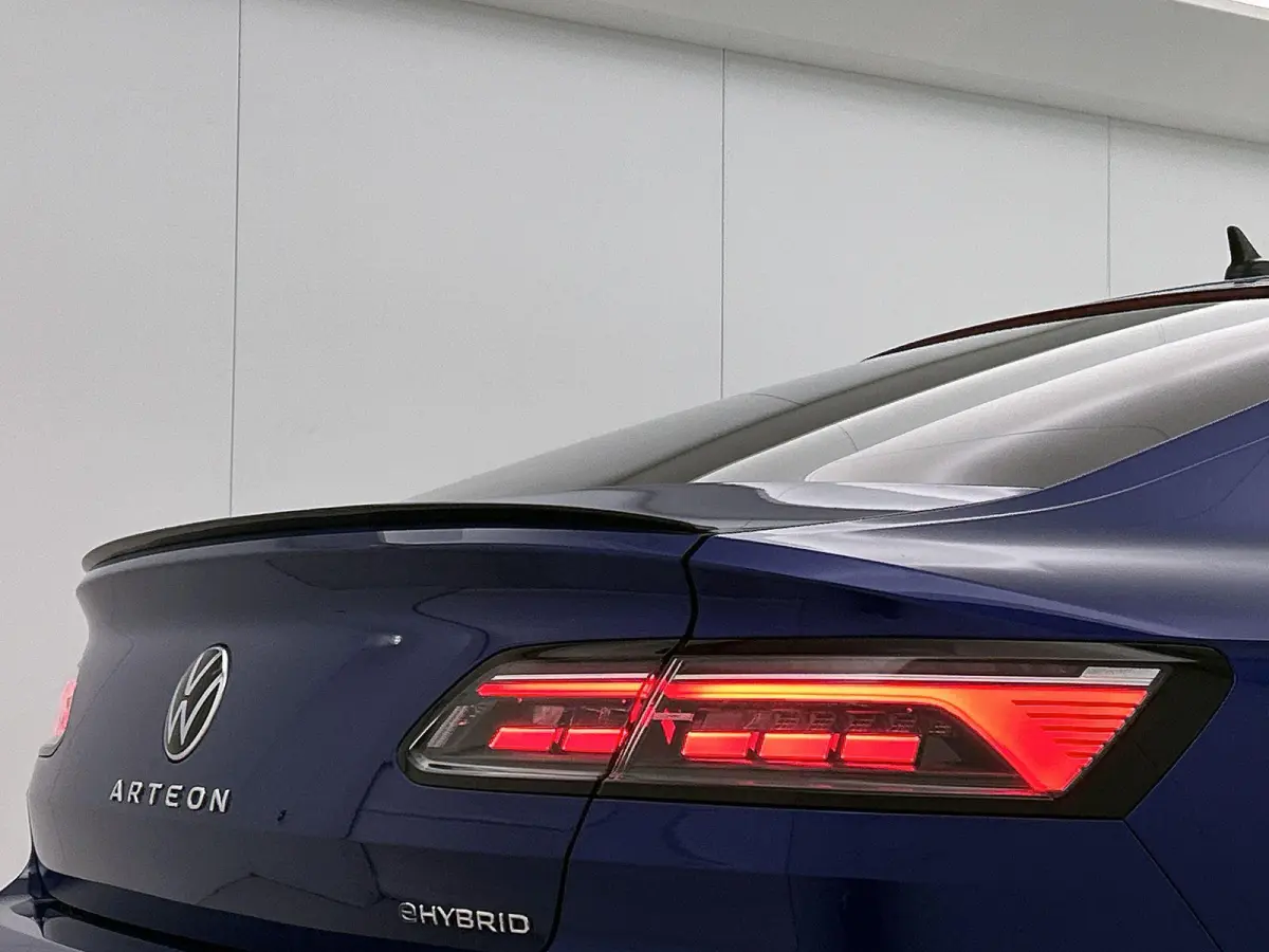 1.4 TSI eHybrid R-Line Business+ | Automaat | Trekhaak | Panorama dak | Stoel/stuurverwarming | Airco | 360 Camera | Navigatie |