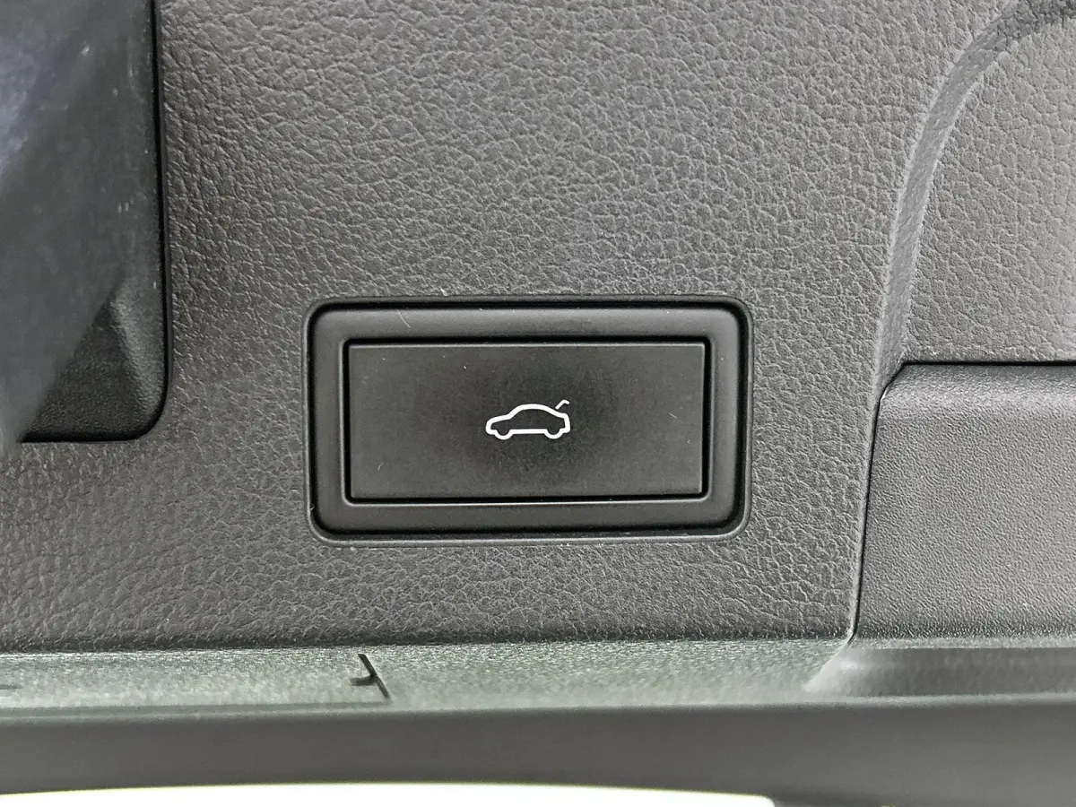 1.4 TSI eHybrid R-Line Business+ | Automaat | Trekhaak | Panorama dak | Stoel/stuurverwarming | Airco | 360 Camera | Navigatie |