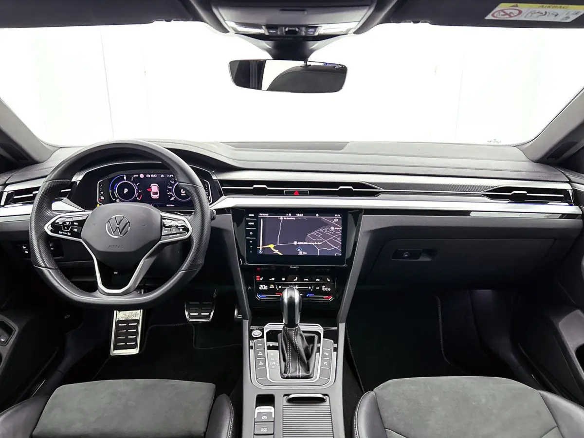 1.4 TSI eHybrid R-Line Business+ | Automaat | Trekhaak | Panorama dak | Stoel/stuurverwarming | Airco | 360 Camera | Navigatie |