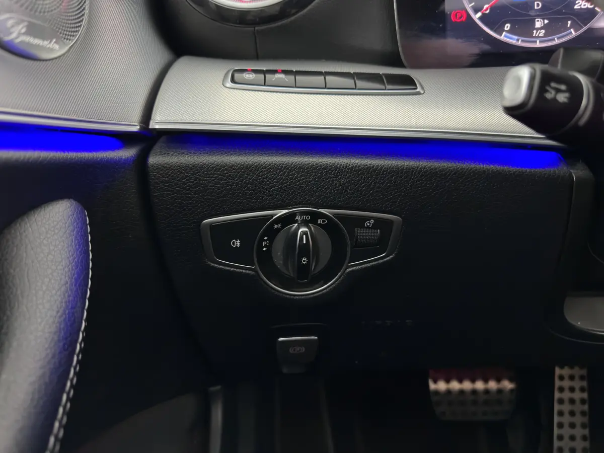 220 d AMG-Styling Premium Plus Aut. *PANO | LEATHER-MICROFIBRE | BURMESTER | ADAPTIVE-CRUISE | BLINDSPOT | MULTIBEAM-LED | MEMORY-PACK | TOPVIEW | KEYLESS | HEATED-SPORTSEATS | WIDESCREEN | 