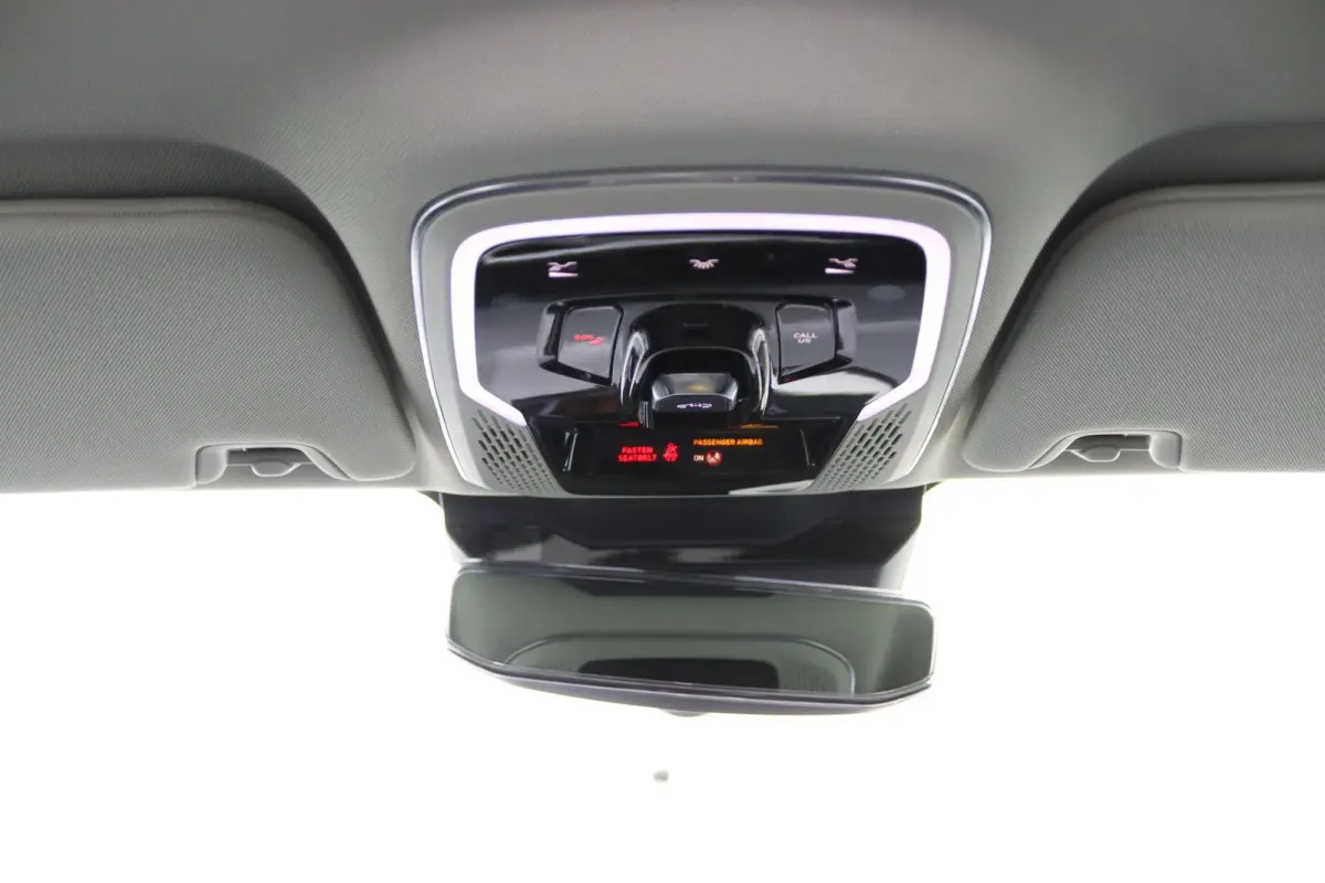1.5*PLUG-IN*NAVI*PANO*CAM*ACC*CARPLAY*ECC*LED*