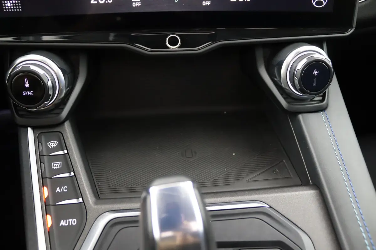 1.5*PLUG-IN*NAVI*PANO*CAM*ACC*CARPLAY*ECC*LED*
