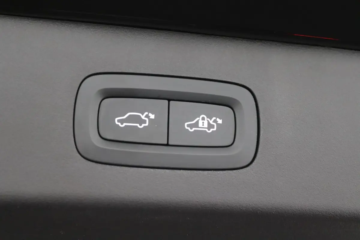 1.5*PLUG-IN*NAVI*PANO*CAM*ACC*CARPLAY*ECC*LED*