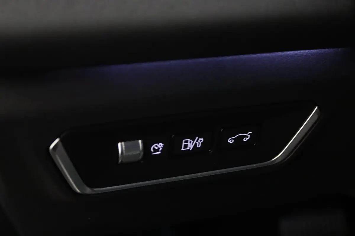 1.5*PLUG-IN*NAVI*PANO*CAM*ACC*CARPLAY*ECC*LED*