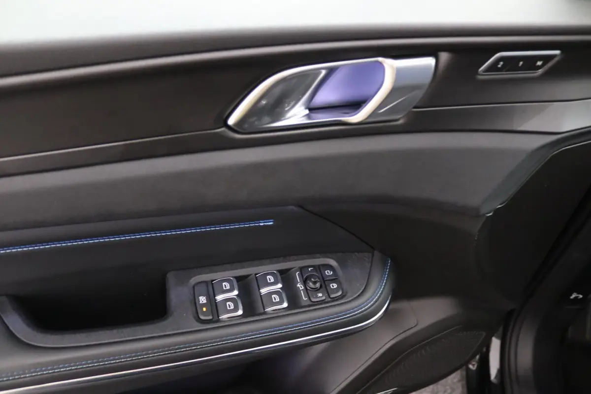 1.5*PLUG-IN*NAVI*PANO*CAM*ACC*CARPLAY*ECC*LED*