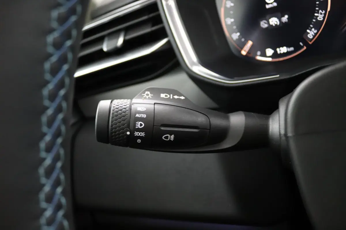 1.5*PLUG-IN*NAVI*PANO*CAM*ACC*CARPLAY*ECC*LED*