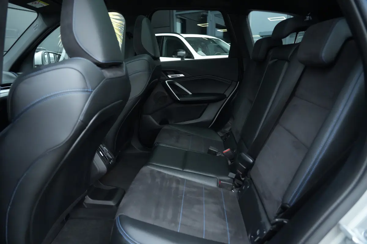 xDrive25e M Sport | 245PK | Pano | HUD | 360° | 20" | Keyless | Premium Pack | Travel Pack | BMW X1 xDrive25e M Sport 245 PK Plug-in Hybrid met 1.5 driecilinder, panoramadak, Head-Up Displa