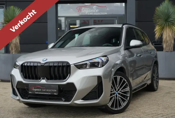 xDrive25e M Sport | 245PK | Pano | HUD | 360° | 20" | Keyless | Premium Pack | Travel Pack | BMW X1 xDrive25e M Sport 245 PK Plug-in Hybrid met 1.5 driecilinder, panoramadak, Head-Up Displa