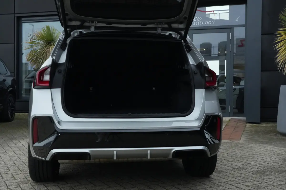 xDrive25e M Sport | 245PK | Pano | HUD | 360° | 20" | Keyless | Premium Pack | Travel Pack | BMW X1 xDrive25e M Sport 245 PK Plug-in Hybrid met 1.5 driecilinder, panoramadak, Head-Up Displa