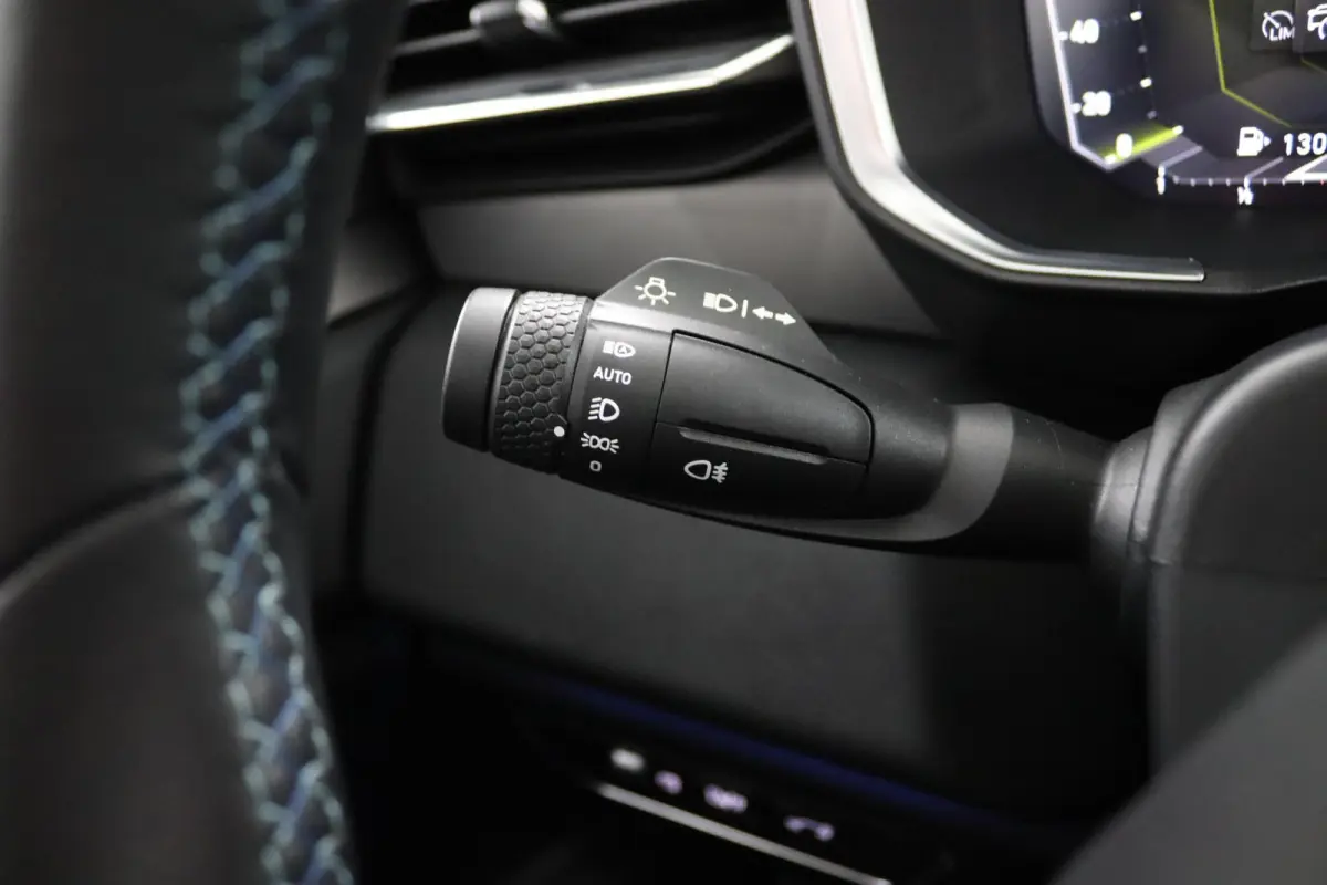 1.5*PLUG-IN*NAVI*PANO*CAM*ACC*CARPLAY*ECC*LED*
