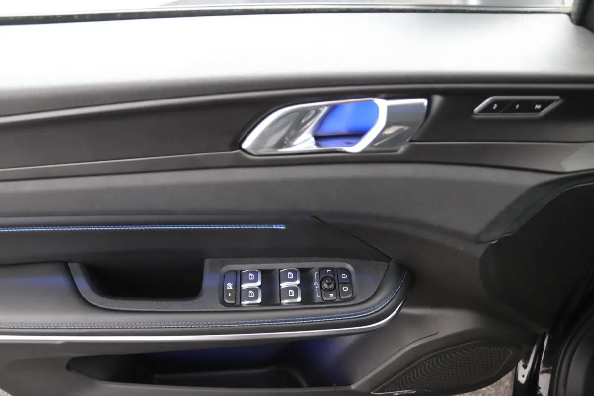 1.5*PLUG-IN*NAVI*PANO*CAM*ACC*CARPLAY*ECC*LED*