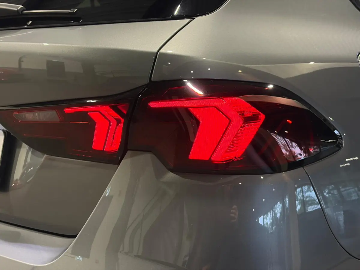 120 M Sport Design Edition Panoramadak | Stoelverwarming | Camera | Carplay