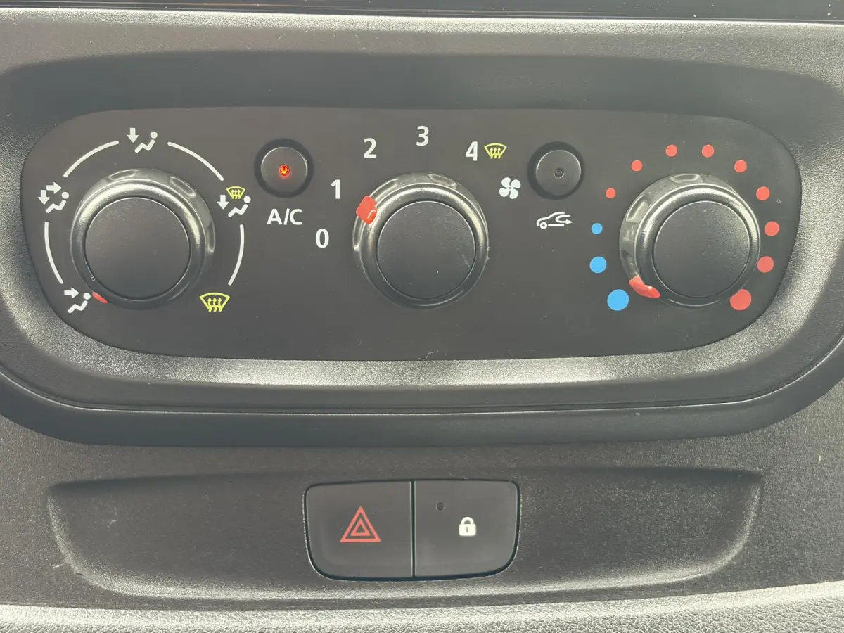 1.6 dCi L2H1 Luxe*3PERS*HAAK*CRUISE*A/C*TEL*LMV*