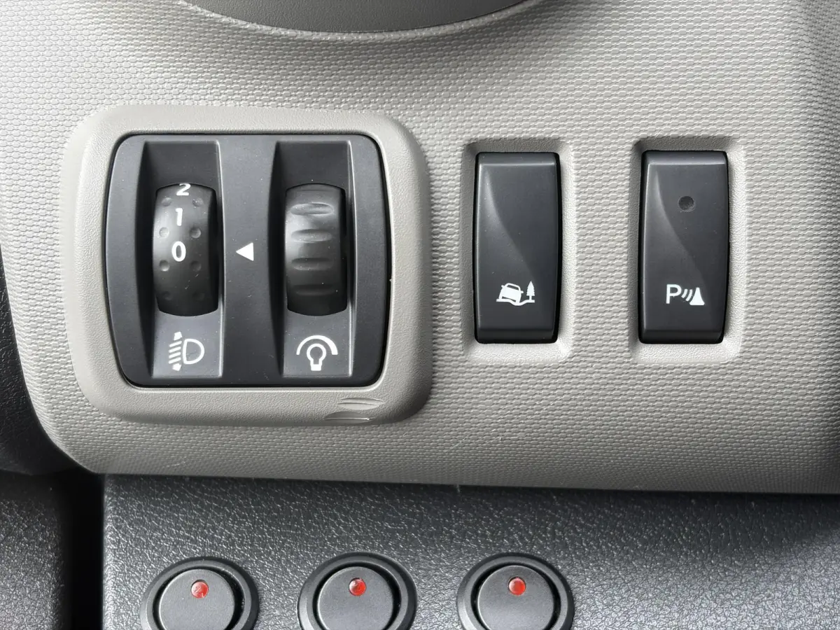 1.6 dCi L2H1 Luxe*3PERS*HAAK*CRUISE*A/C*TEL*LMV*