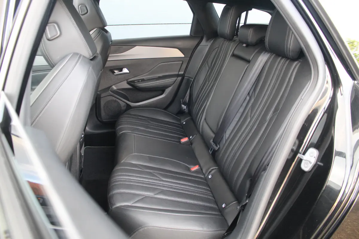 1.6 Plug-in Hybrid 225 GT | Pano | Trekhaak | Vol Leder | 360 Camera | Stoelverw. & Massage | Drive Assist | Elek. Achterklep | Navi | Carplay | Pano | Afn. Trekh | Vol Leder | 360 Camera | 