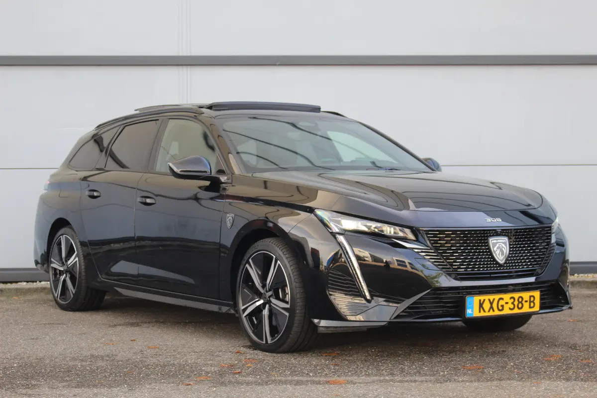 1.6 Plug-in Hybrid 225 GT | Pano | Trekhaak | Vol Leder | 360 Camera | Stoelverw. & Massage | Drive Assist | Elek. Achterklep | Navi | Carplay | Pano | Afn. Trekh | Vol Leder | 360 Camera | 