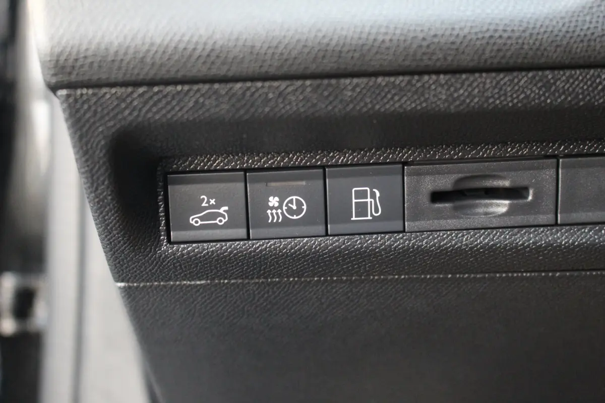 1.6 Plug-in Hybrid 225 GT | Pano | Trekhaak | Vol Leder | 360 Camera | Stoelverw. & Massage | Drive Assist | Elek. Achterklep | Navi | Carplay | Pano | Afn. Trekh | Vol Leder | 360 Camera | 