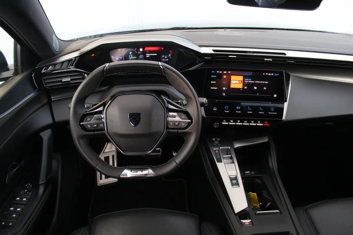 1.6 Plug-in Hybrid 225 GT | Pano | Trekhaak | Vol Leder | 360 Camera | Stoelverw. & Massage | Drive Assist | Elek. Achterklep | Navi | Carplay | Pano | Afn. Trekh | Vol Leder | 360 Camera | 