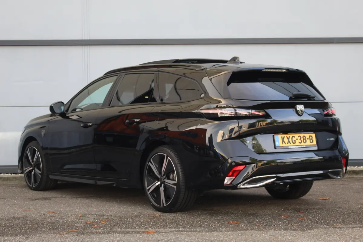 1.6 Plug-in Hybrid 225 GT | Pano | Trekhaak | Vol Leder | 360 Camera | Stoelverw. & Massage | Drive Assist | Elek. Achterklep | Navi | Carplay | Pano | Afn. Trekh | Vol Leder | 360 Camera | 