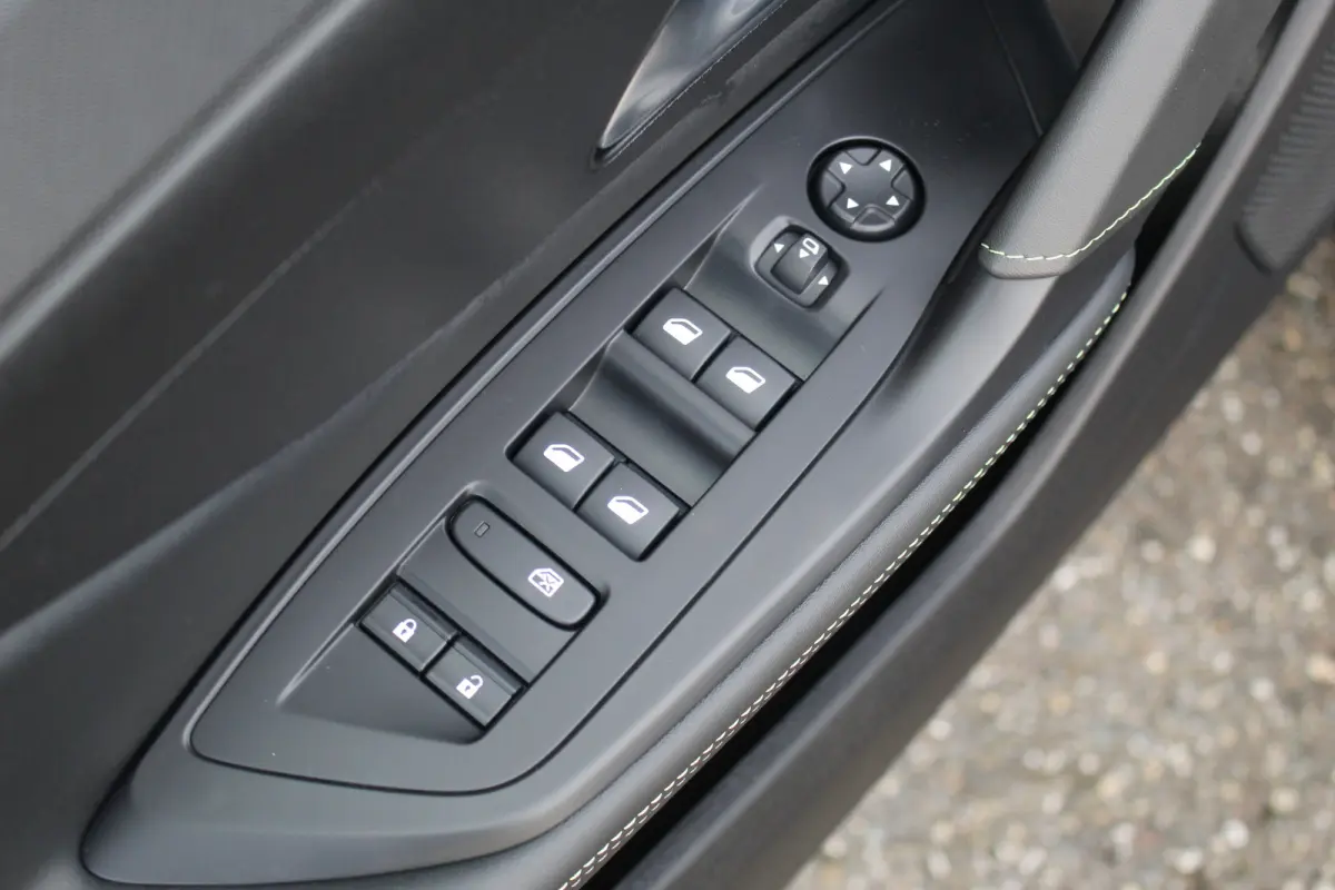 1.6 Plug-in Hybrid 225 GT | Pano | Trekhaak | Vol Leder | 360 Camera | Stoelverw. & Massage | Drive Assist | Elek. Achterklep | Navi | Carplay | Pano | Afn. Trekh | Vol Leder | 360 Camera | 