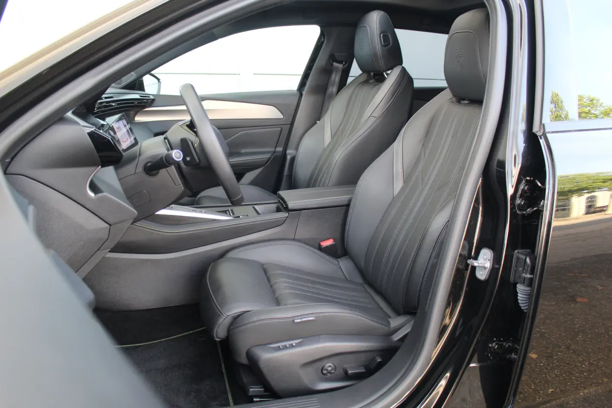 1.6 Plug-in Hybrid 225 GT | Pano | Trekhaak | Vol Leder | 360 Camera | Stoelverw. & Massage | Drive Assist | Elek. Achterklep | Navi | Carplay | Pano | Afn. Trekh | Vol Leder | 360 Camera | 