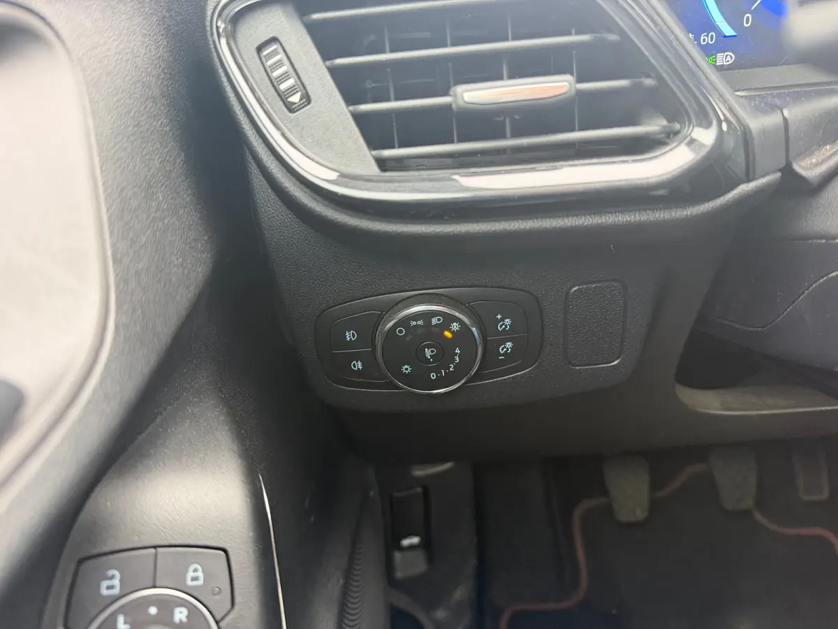 1.0 EcoBoost ST-Line - Magnetic Grey - Virtual/Winterpakket/Carplay