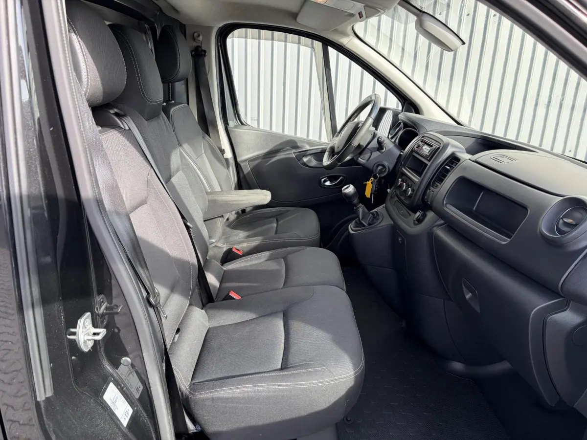 2.0 dCi 145 T29 L2H1*HAAK*A/C*CRUISE*TEL*3PERS*