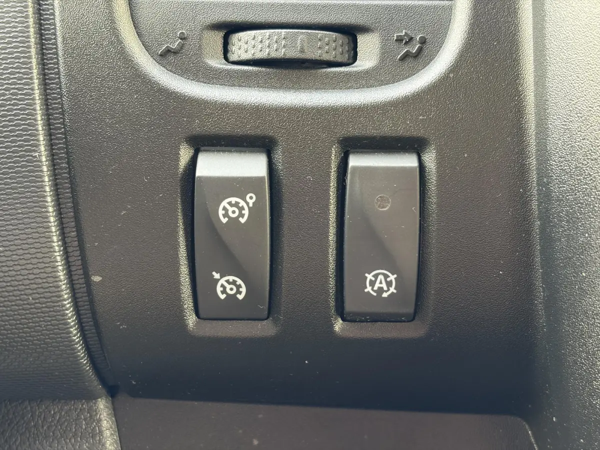 2.0 dCi 145 T29 L2H1*HAAK*A/C*CRUISE*TEL*3PERS*