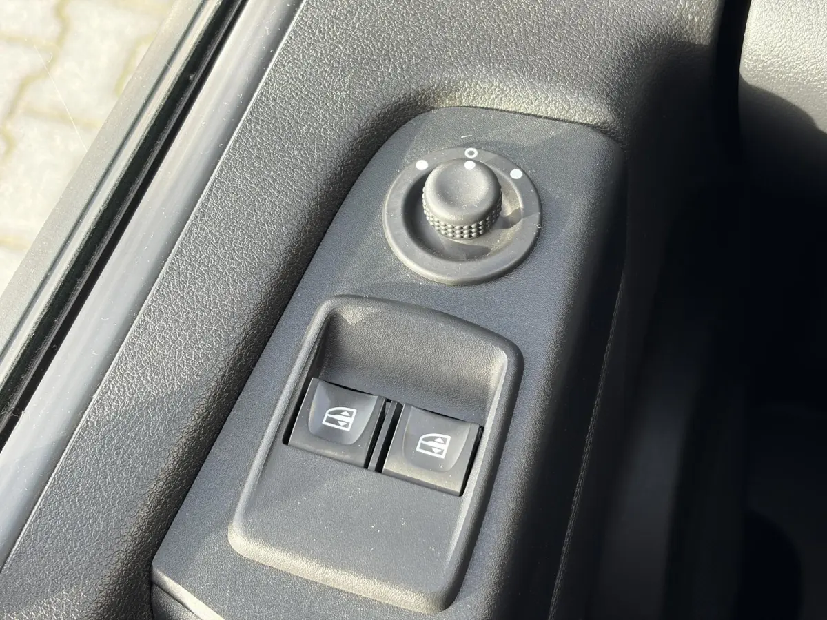 2.0 dCi 145 T29 L2H1*HAAK*A/C*CRUISE*TEL*3PERS*
