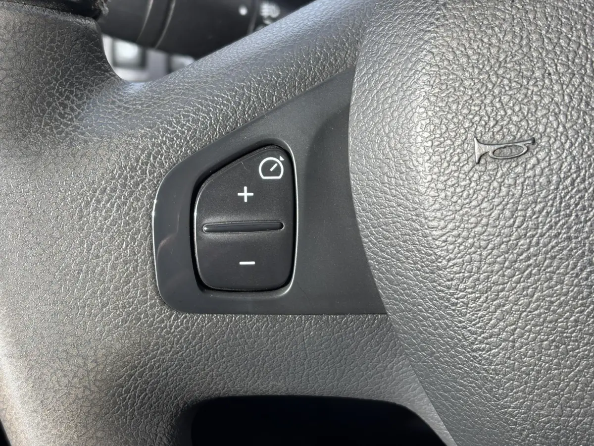 2.0 dCi 145 T29 L2H1*HAAK*A/C*CRUISE*TEL*3PERS*