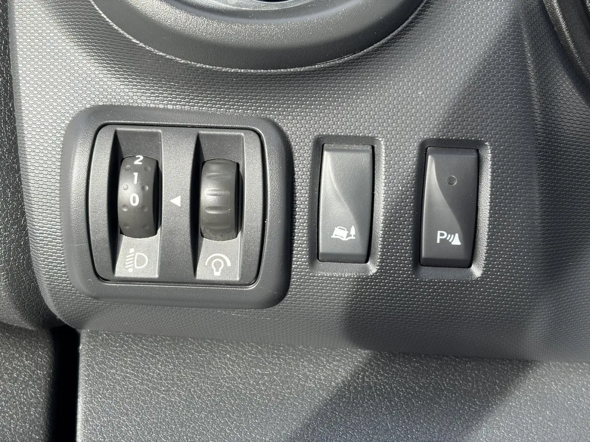 2.0 dCi 145 T29 L2H1*HAAK*A/C*CRUISE*TEL*3PERS*
