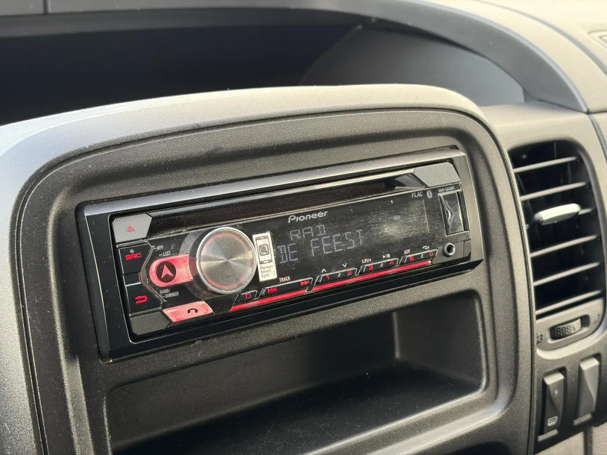 2.0 dCi 145 T29 L2H1*HAAK*A/C*CRUISE*TEL*3PERS*