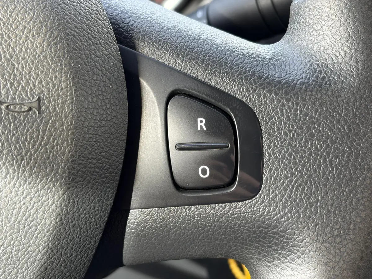 2.0 dCi 145 T29 L2H1*HAAK*A/C*CRUISE*TEL*3PERS*