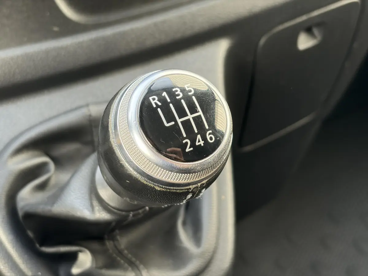 2.0 dCi 145 T29 L2H1*HAAK*A/C*CRUISE*TEL*3PERS*