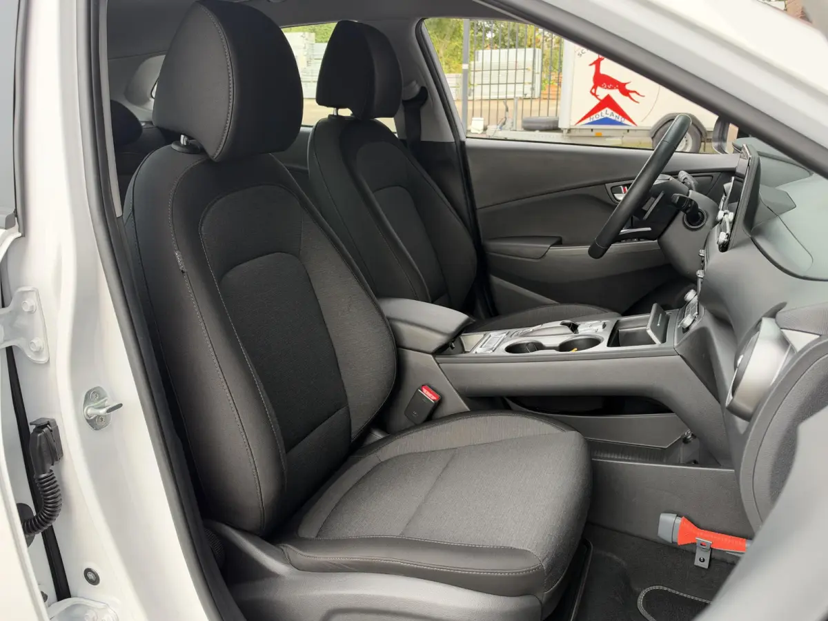 EV COMFORT 64 kWh (99% SOH) I AUTOMAAT I TREKHAAK I APPLE CARPLAY I P-CAMERA