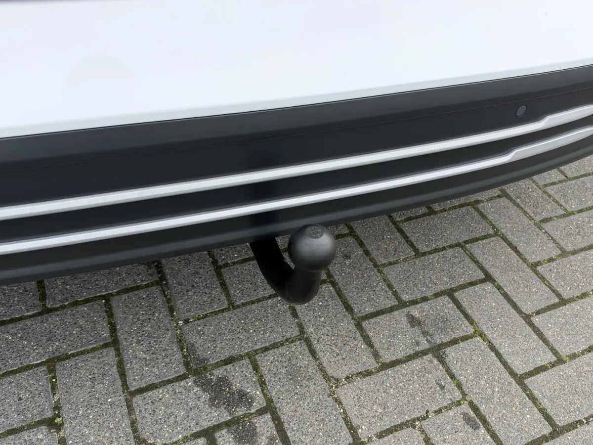 EV COMFORT 64 kWh (99% SOH) I AUTOMAAT I TREKHAAK I APPLE CARPLAY I P-CAMERA