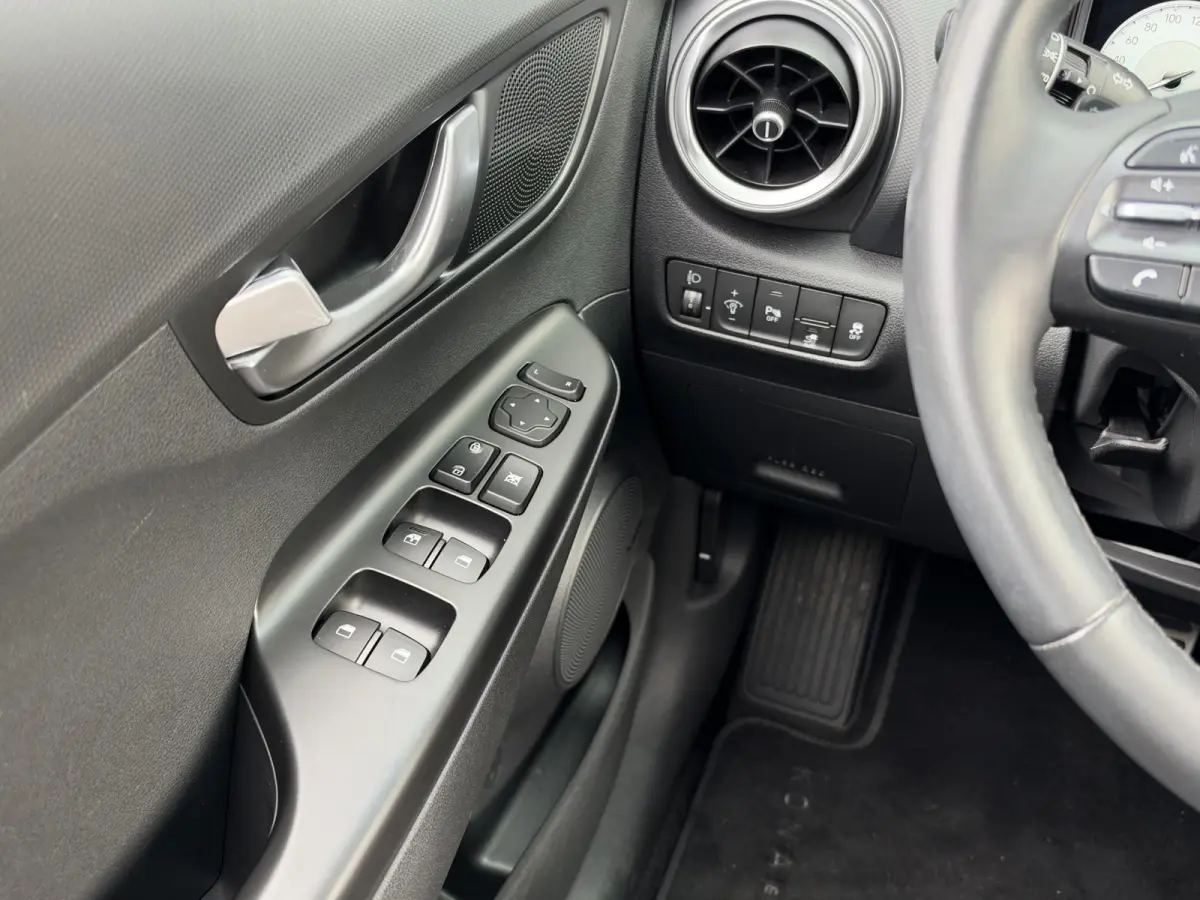 EV COMFORT 64 kWh (99% SOH) I AUTOMAAT I TREKHAAK I APPLE CARPLAY I P-CAMERA