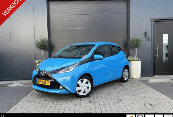 1.0 VVT-i x-play | Automaat | Airco | Apple Carplay | Achteruitrijcamera | Onderhouden | NAP | Mooie auto!!!