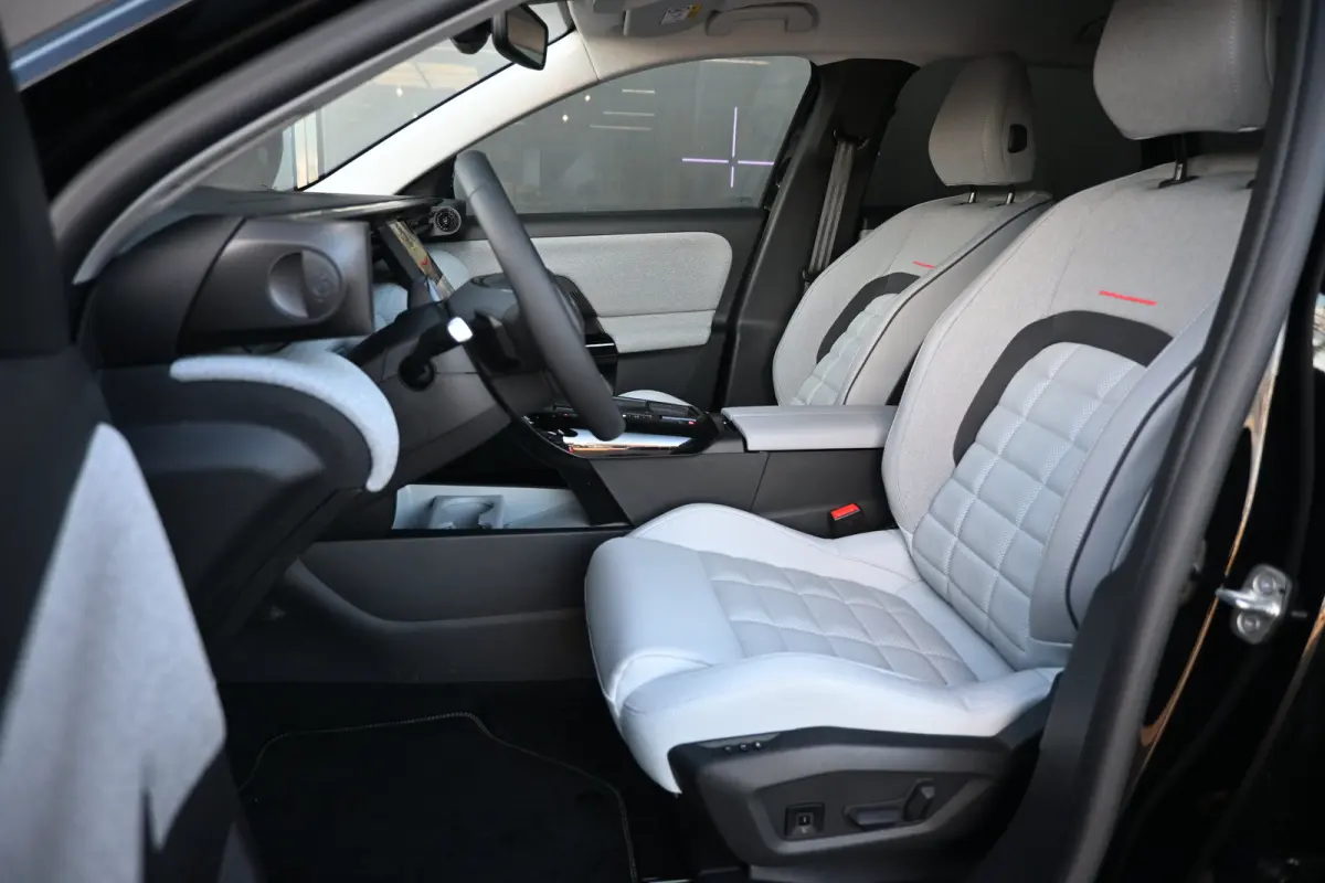 Max Comfort Range 74 kWh 99% SOH Tot 8 Jaar Garantie! | Navigatie | Elektr. Stoelen | Allseason | 360 Camera  | Stoel/Stuurverwarming | !!