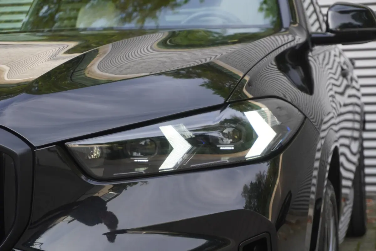 xDrive50e | SoH 100% | M Sportpakket Pro | HIFI System Harman Kardon | Integral Active Steering | Trekhaak met elektrisch wegklapbare kogel | Glazen panoramadak | Massagefunctie voor beide v