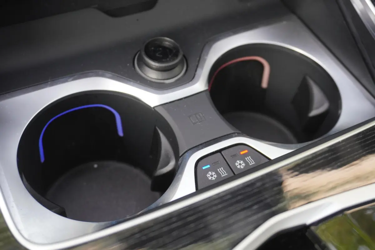 xDrive50e | SoH 100% | M Sportpakket Pro | HIFI System Harman Kardon | Integral Active Steering | Trekhaak met elektrisch wegklapbare kogel | Glazen panoramadak | Massagefunctie voor beide v