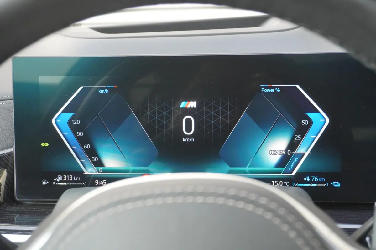 xDrive50e | SoH 100% | M Sportpakket Pro | HIFI System Harman Kardon | Integral Active Steering | Trekhaak met elektrisch wegklapbare kogel | Glazen panoramadak | Massagefunctie voor beide v