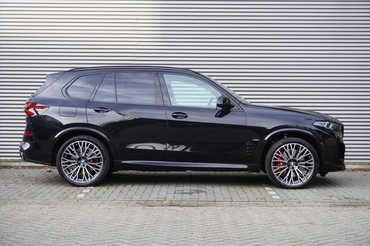 xDrive50e | SoH 100% | M Sportpakket Pro | HIFI System Harman Kardon | Integral Active Steering | Trekhaak met elektrisch wegklapbare kogel | Glazen panoramadak | Massagefunctie voor beide v